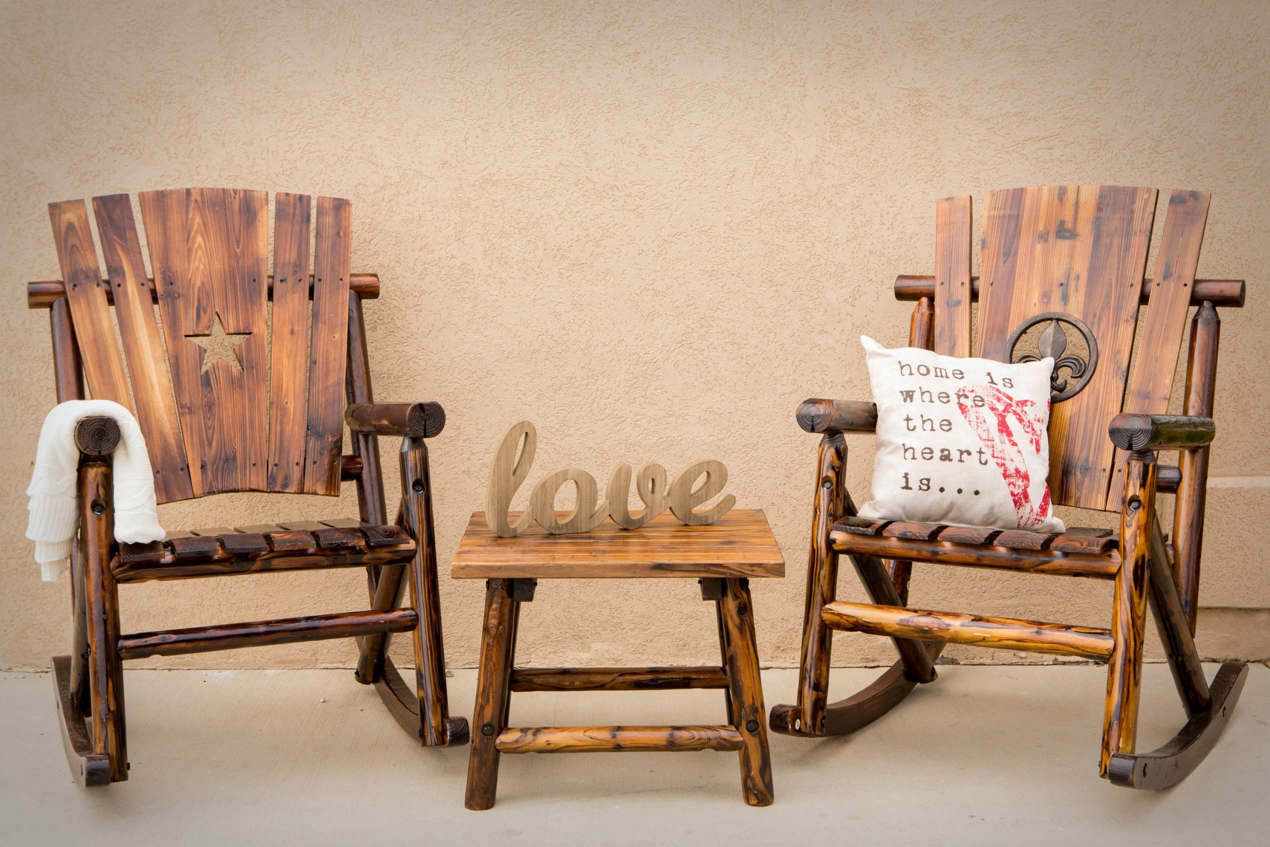 char-log-fleur-de-lis-medallion-rocker-834.jpg