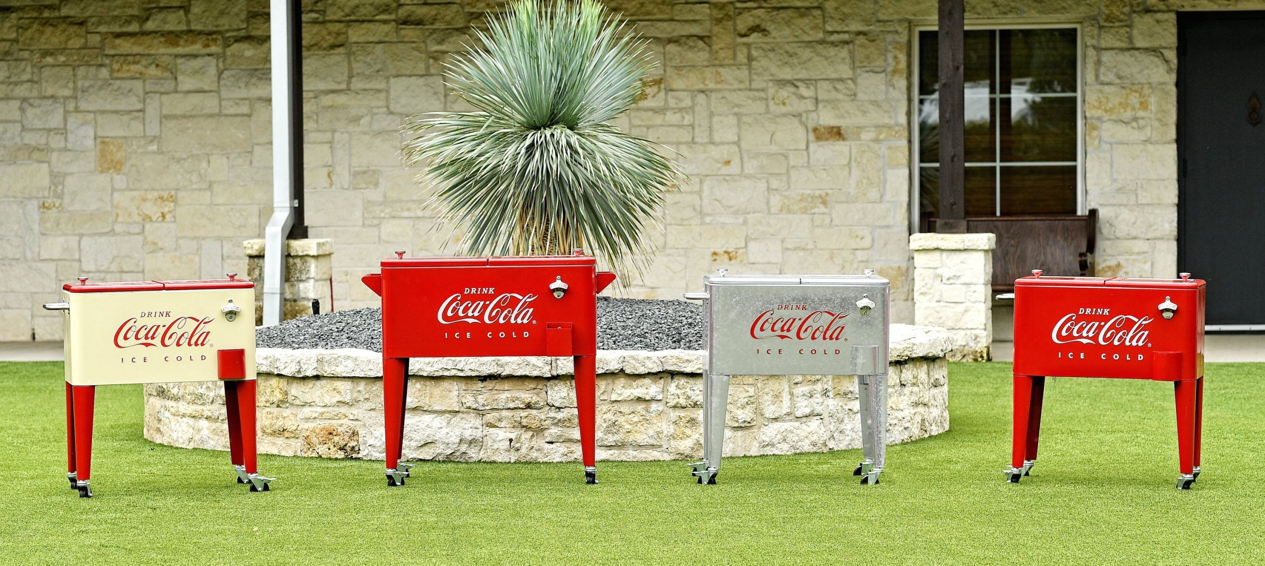 coca-cola-r-embossed-retro-ice-cold-60-qt-cooler-405.jpg