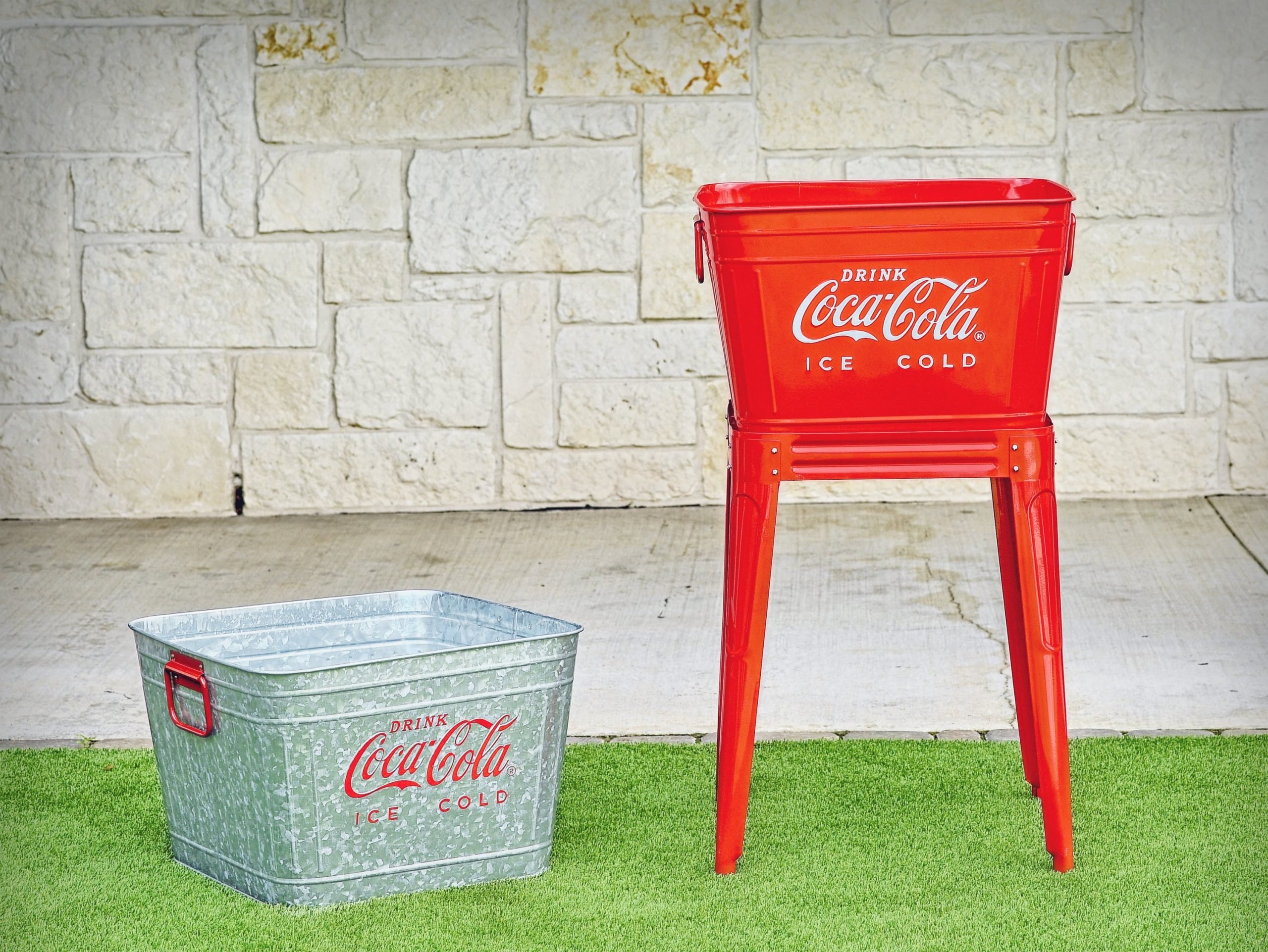 coca-cola-r-red-retro-beverage-tub-with-stand-881.jpg