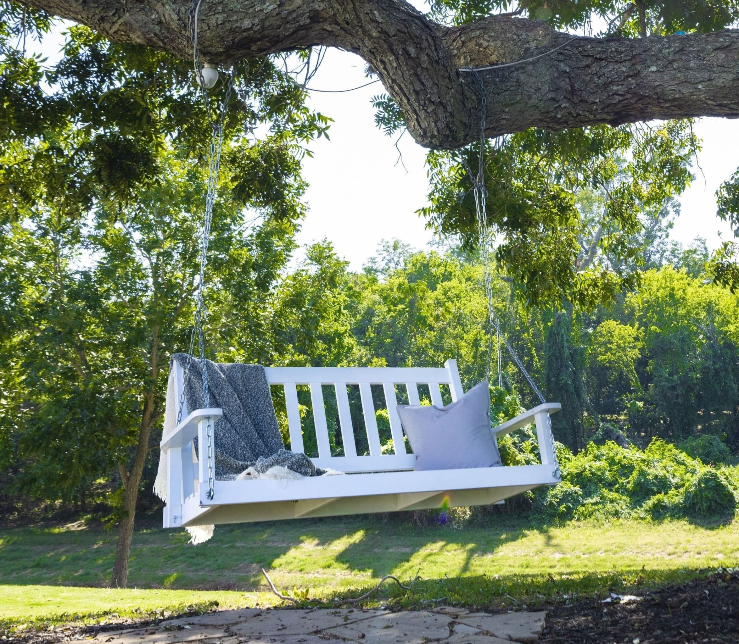 heartland-white-porch-swing-587.jpg