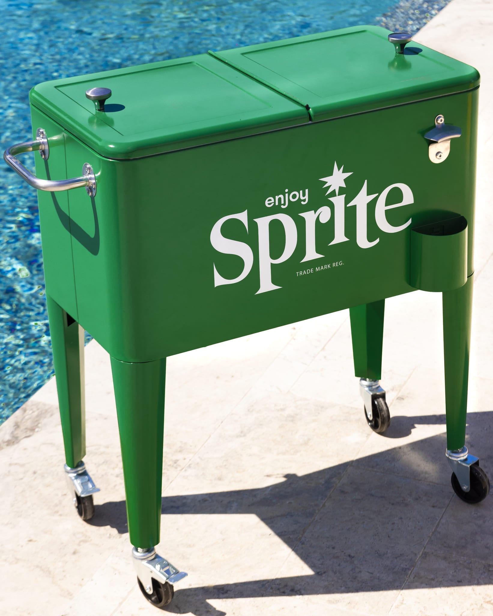 sprite-r-green-retro-60-qt-cooler-642.jpg